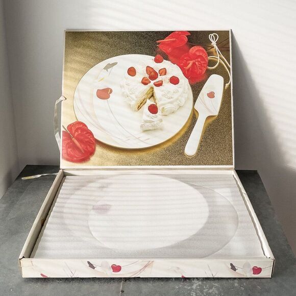 MIKASA Anthurium Cake Plate & Server, 11.5" - Picture 7 of 8